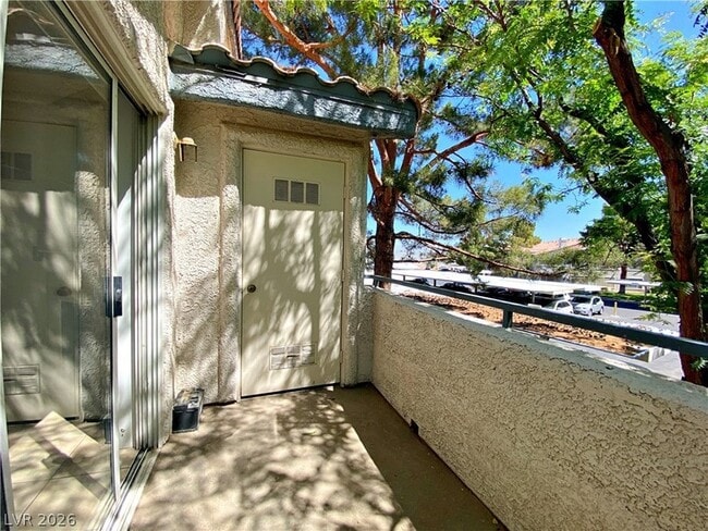 Building Photo - 3061 Key Largo Dr