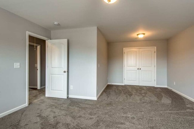 Building Photo - ***COMING SOON - 4 / 2 in Fairview Station...