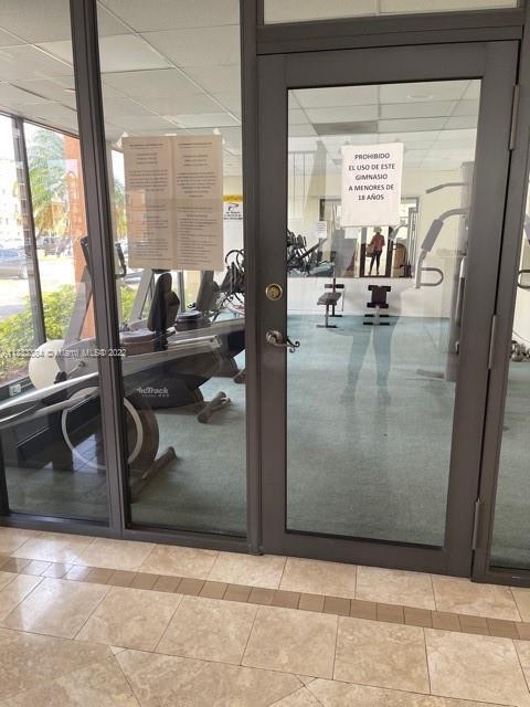 Building Photo - 9340 Fontainebleau Blvd