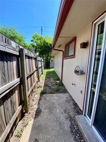 Building Photo - 9012 Greenmound Ave