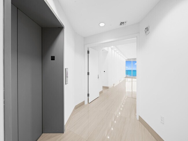 Building Photo - 701 N Fort Lauderdale Beach Blvd