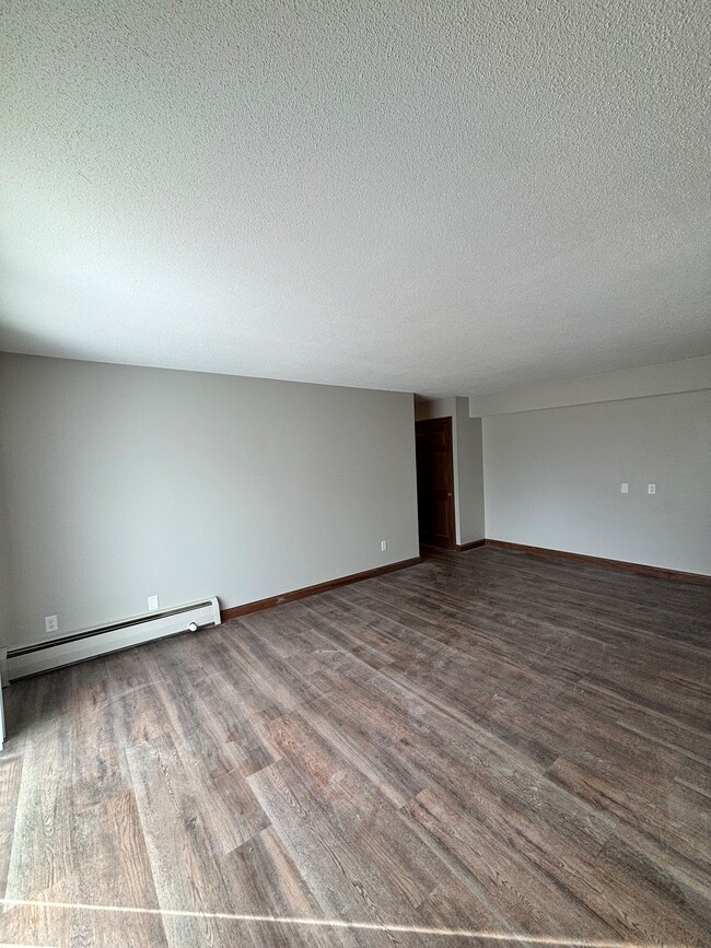Building Photo - 800 6th St S