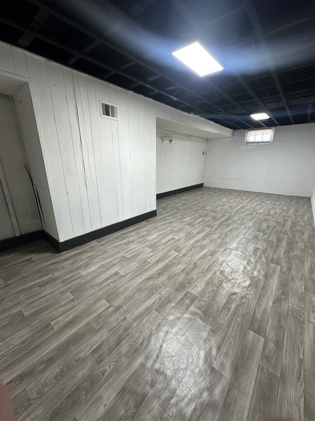 Building Photo - 231 Sheridan Dr
