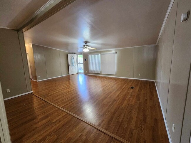 Building Photo - 922 Ashwood Dr