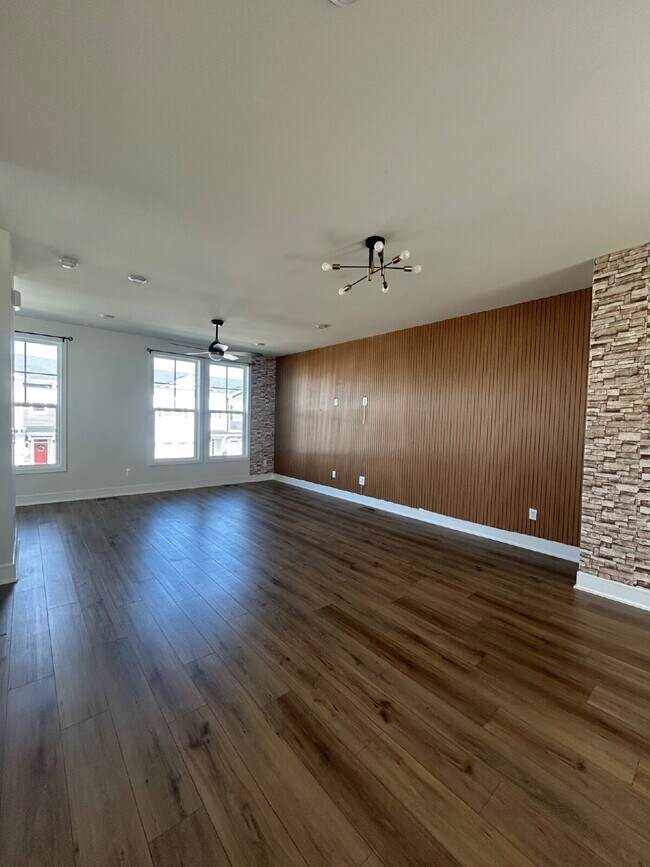 Building Photo - Upgraded 3BR End-Unit Townhome | 3.5 Baths | Garage | Lake Frederick