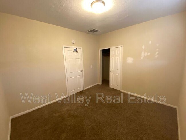 Building Photo - 122 Buena Vista Pl