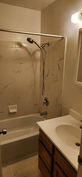 Building Photo - 479 E 820 S