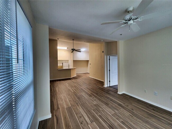 Building Photo - 4138 Central Sarasota Pkwy