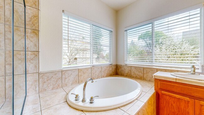 Building Photo - Desirable Skyhawk 3 bedroom Tri-Level Single Family