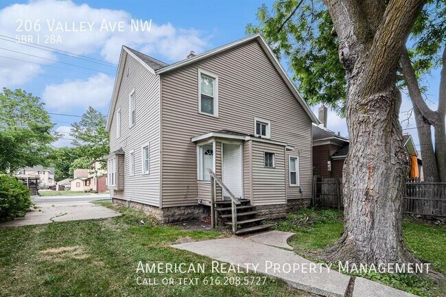 Building Photo - 206 Valley Ave NW