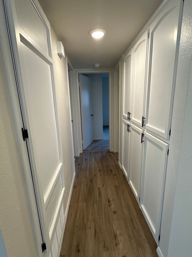 Building Photo - 408-14 Delaware St