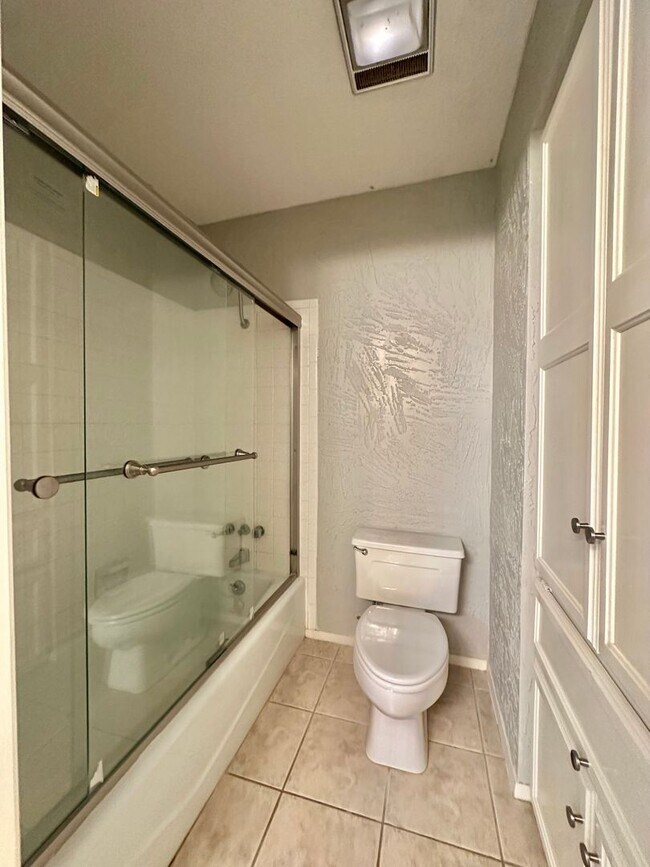 Building Photo - NOW AVAILABLE - 2-Bedroom 2-Bathroom Condo + Clubhouse/Pool/River Access