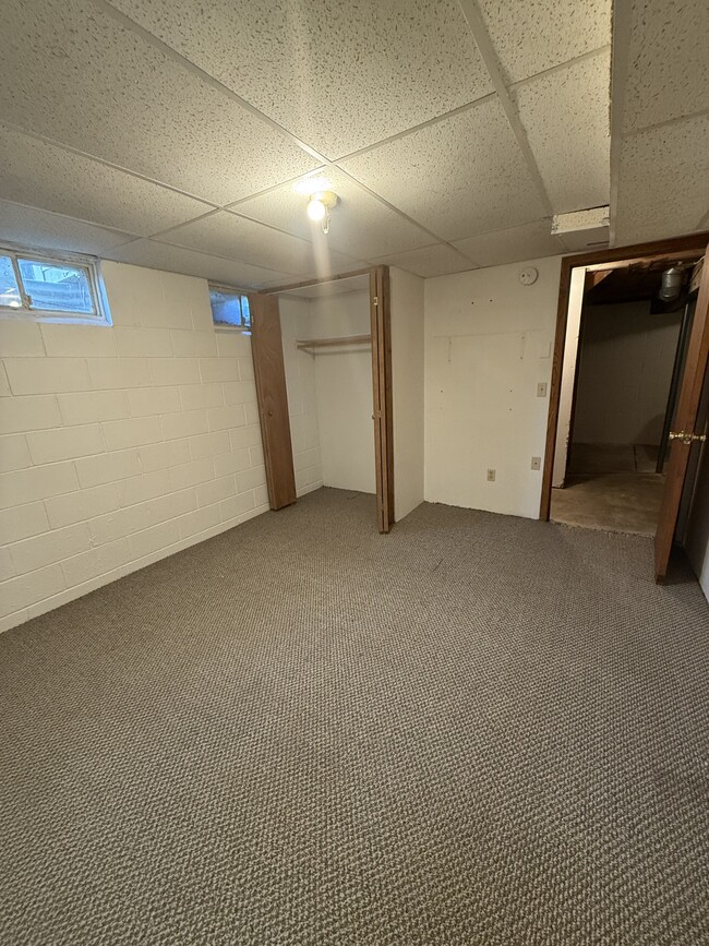 Building Photo - 3915 Southlawn Rd