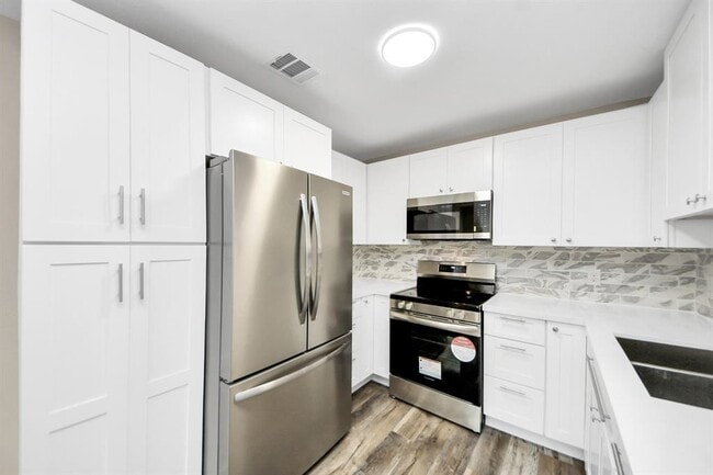 Building Photo - 608 Thomas Ave