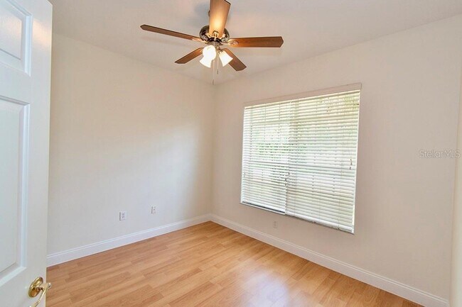 Building Photo - 1707 Golfview Dr