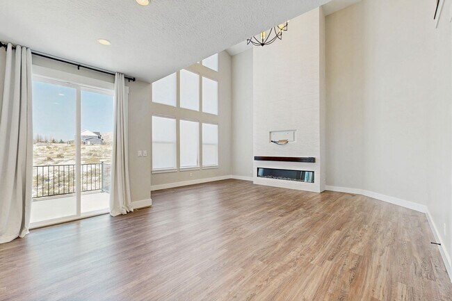 Building Photo - Large Spacious 4 Bedroom Home in Desirable Highland with Private Backyard and Finished Basement