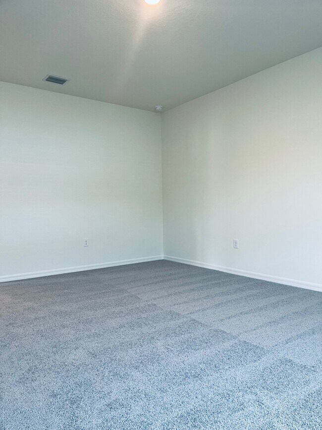 Building Photo - 5305 SW 52nd Ave