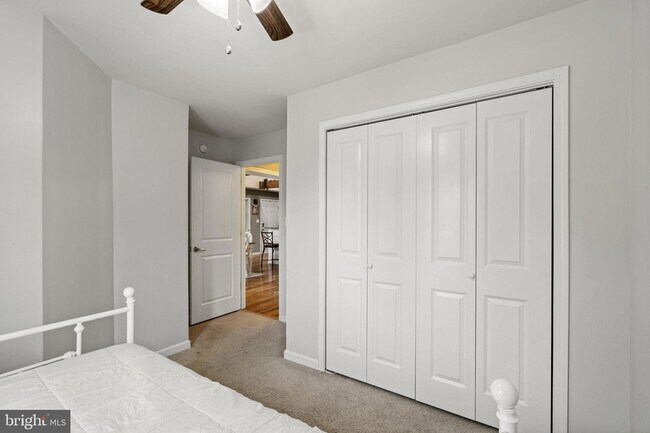 Building Photo - 120 Shady Oaks Ln