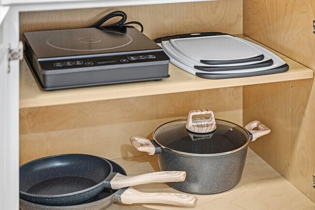 Building Photo - 542 Columbia Ave