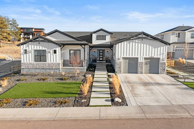 Building Photo - Colorado Luxury Redefined | Custom Ranch with Exceptional Outdoor Living & Designer Finishes