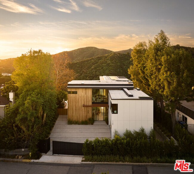 Building Photo - 1149 Linda Flora Dr