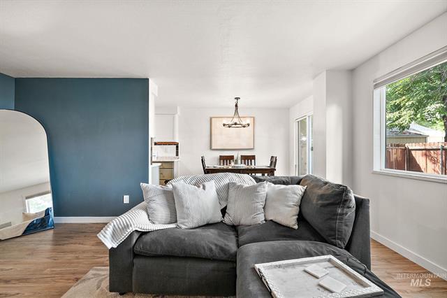 Building Photo - 529 S Beach St