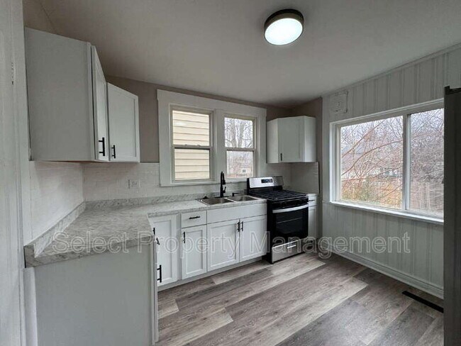 Building Photo - 2927 Hoagland Ave