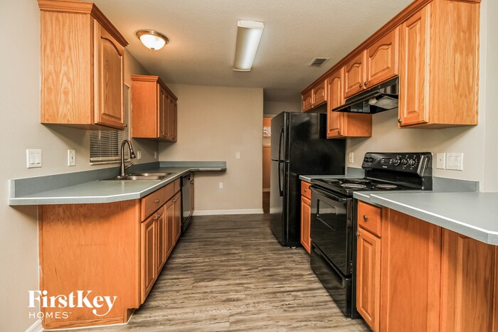 Building Photo - 31111 Oakmont Ave
