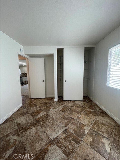 Building Photo - 41572 Willow Run Rd