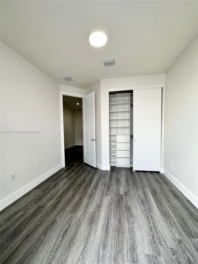 Building Photo - 6315 NW 105th Ct