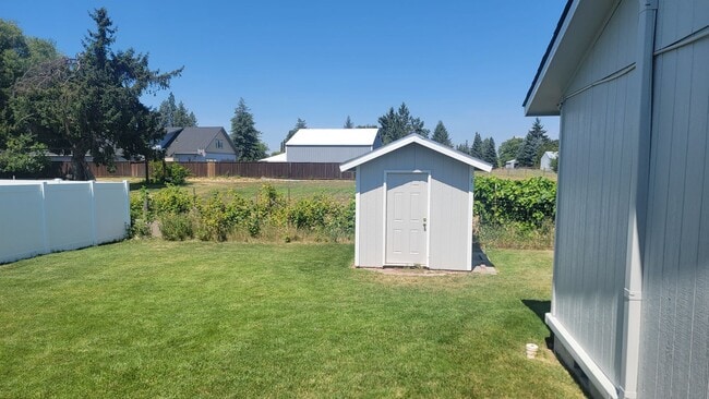 Building Photo - Nice 3 bedroom Duplex in the Valley