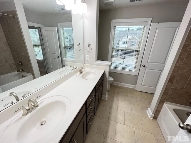 Building Photo - 737 Lampwick Ln