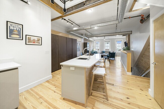 Building Photo - 122 W Elder St