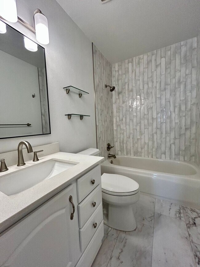 Building Photo - Affordable 3 Bed 2 Bath Condo, Attached Garage, on Quiet Street in Lafayette