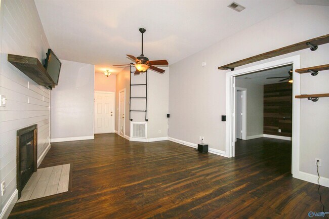 Building Photo - 127 Rebecca Pines Dr