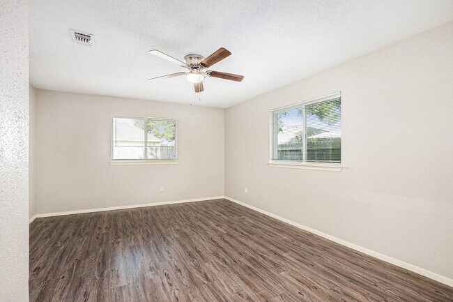 Building Photo - 2203 Crosscoach Ln