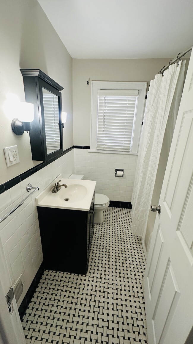 Building Photo - 19 Elmhurst Ave