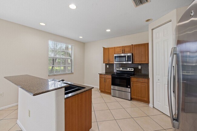 Building Photo - 8401 SW 25th Ct