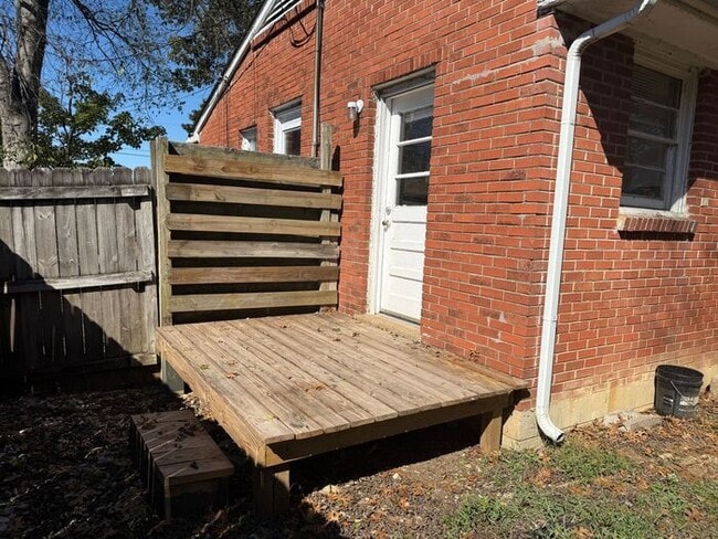 Building Photo - Remodeled Madison Brick Duplex!! 2/1 Large...