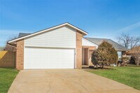Building Photo - 1805 Barb Dr