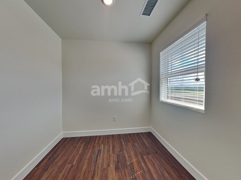 Building Photo - 14881 W 82nd Ave