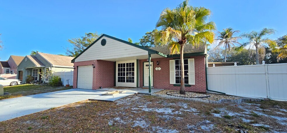 Building Photo - 1251 SW 84th Ter