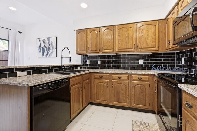 Building Photo - 5100 Verde Valley Ln