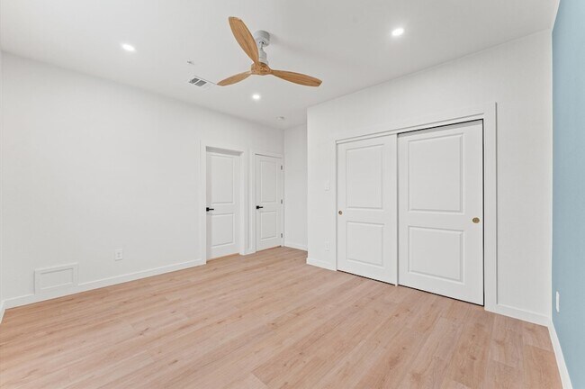 Building Photo - 1325 35th St