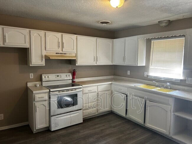 Building Photo - 36 Red Oak Cove