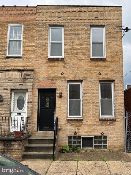 Primary Photo - 3325 Livingston St