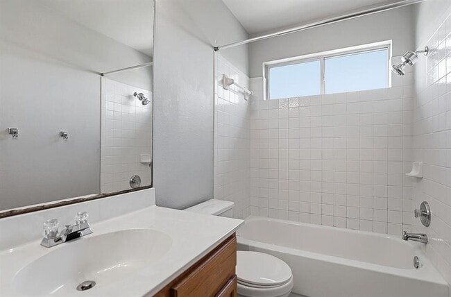 Building Photo - 2410 Charlie Harley Dr