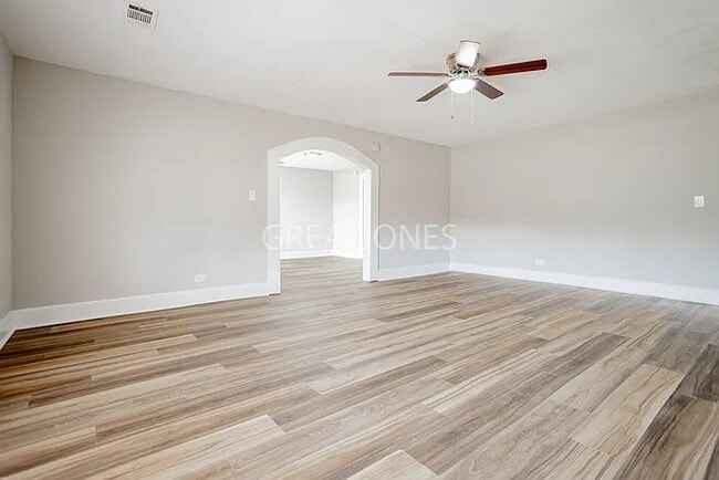 Building Photo - 154 Pine Cir