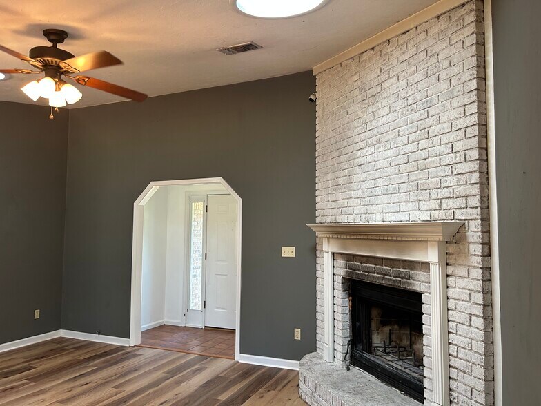 Building Photo - 1520 Avondale Way