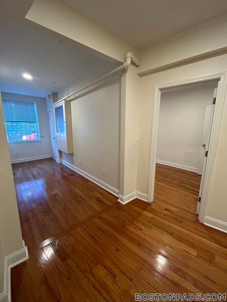 Building Photo - 123 Sutherland Rd